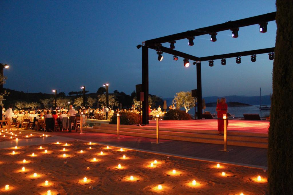M&G Amanzoe pre-wedding beach party - Image 7